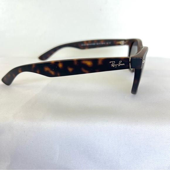 RAY-BAN Italy RB2132 New Wayfarer Tortoise Green Lens Gradient Polarize Sunglass - Picture 3 of 12